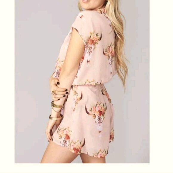 Show Me Your MuMu Rowdy Romper Peach Desert Rose Bull Head S - Picture 2 of 14